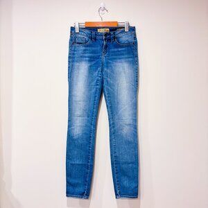 GUESS Brittney Light Wash Low-Rise Skinny Jeans | Size 26*